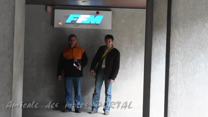 Dans le couloir d'accès à la F.F.M..JPG